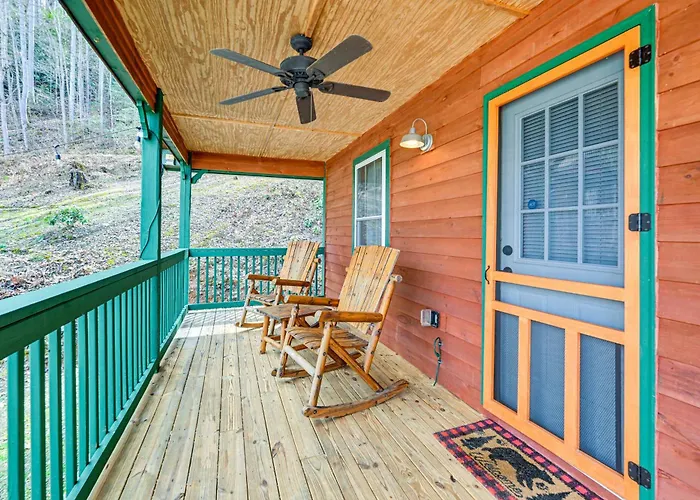 Smoky Mountain Cabin With Camping Area And Fire Pit!